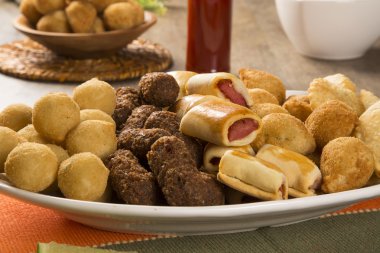 Karışık Brezilyalı snack. 