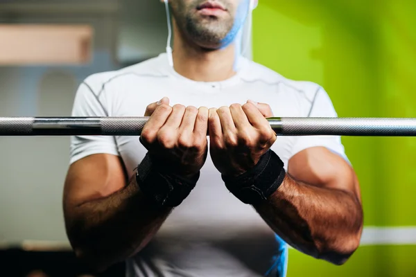 Bodybuilder mani maschili da vicino — Foto Stock