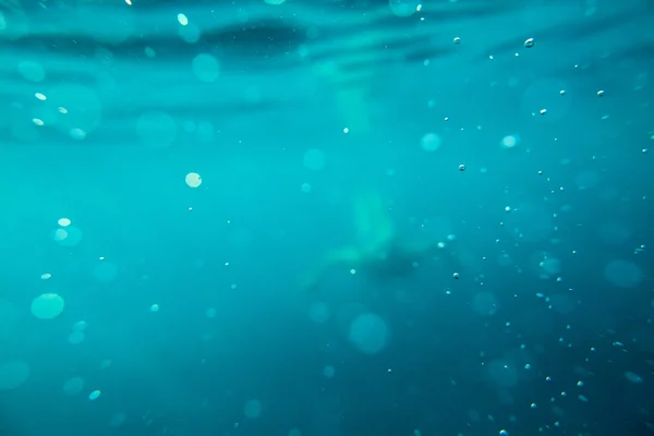 Abstracto bajo el agua con fondo de mar hombre — Foto de Stock