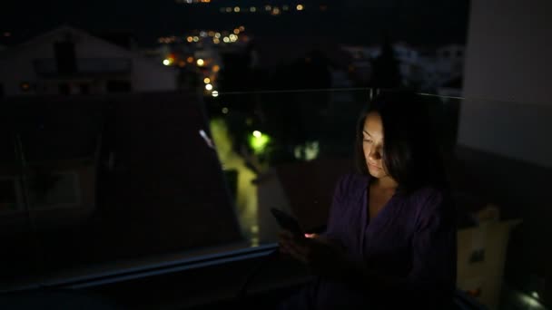 Woman using smartphone at night — Stock Video