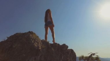 Bosna'da dağın zirvesine gurl