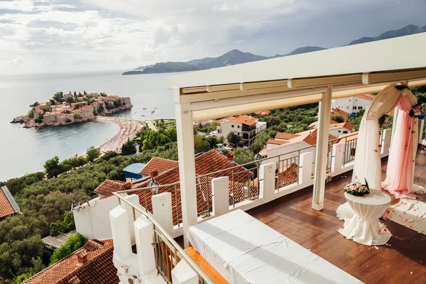 Arco de boda de destino con hermosa vista — Foto de Stock