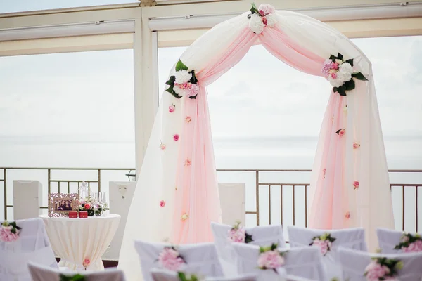 Pink wedding arch with flowers — Stock Photo, Image