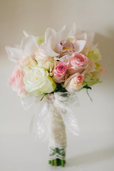 Wedding bouquet  with orchids and roses — Stock Photo, Image