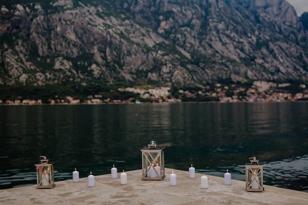 Romantische kaarsen op de baai — Stockfoto