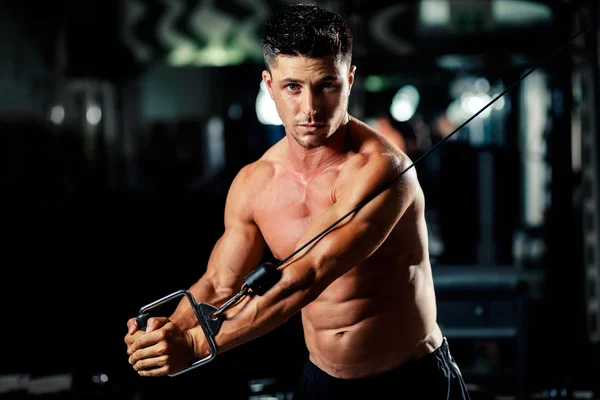 spor olarak yakışıklı çalışma