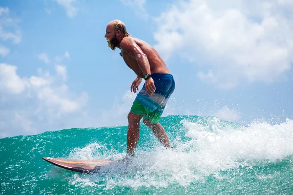 Ember szörfözés hullám — Stock Fotó