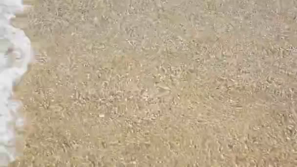 Plage sauvage vagues de mer personne au Vietnam 
