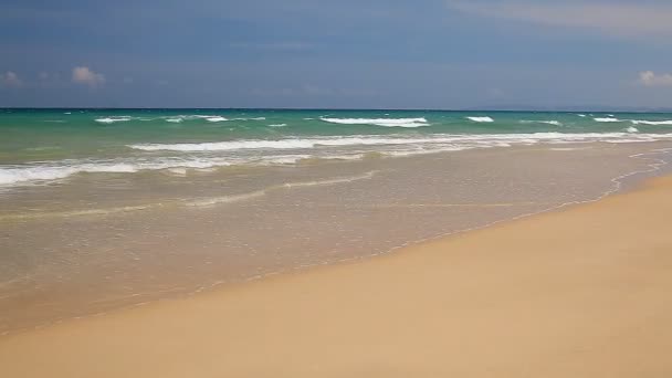 Plage sauvage vagues de mer personne au Vietnam — Video