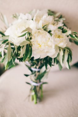 Düğün buketi beyaz peonies