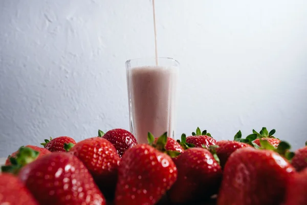 Strawberry smoothie milkshake fresh blended — Stock Photo, Image