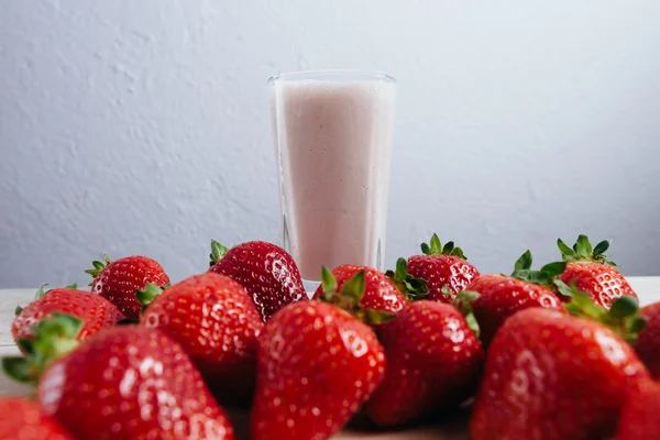 Strawberry smoothie milkshake fresh blended — Stock Photo, Image