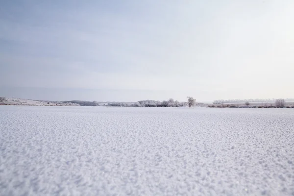 Befagyott tó a hó — Stock Fotó