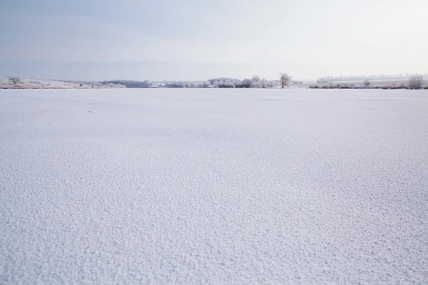 Befagyott tó a hó — Stock Fotó
