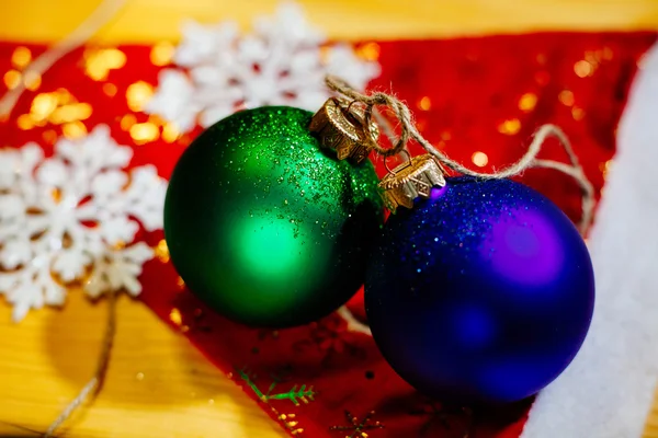 Neujahrsball mit Schneeflocken Feiertag Hintergrund — Stockfoto