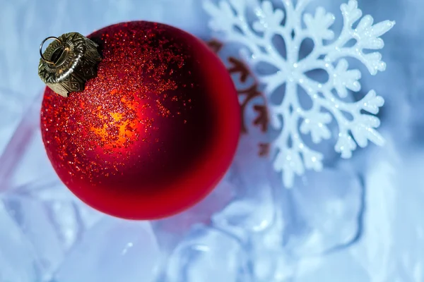 Nový rok Ledová koule strom dekorace sněhová vločka — Stock fotografie