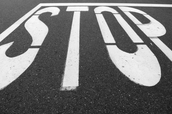 Fermer le panneau d'arrêt sur la rue — Photo
