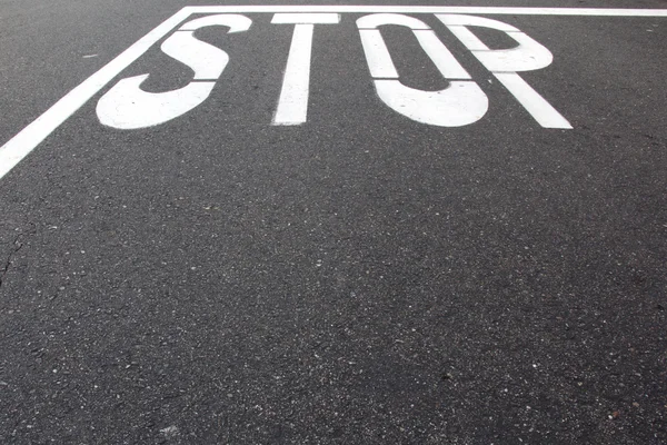 Segnale di stop dipinto su strada — Foto Stock
