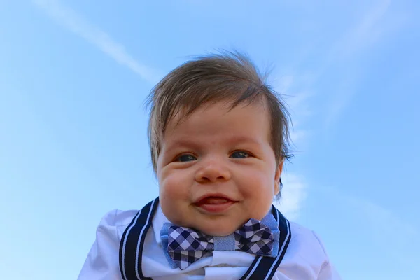 Baby boy and the sky — Stock Photo, Image