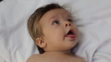 sırt üstü döşeme erkek bebek