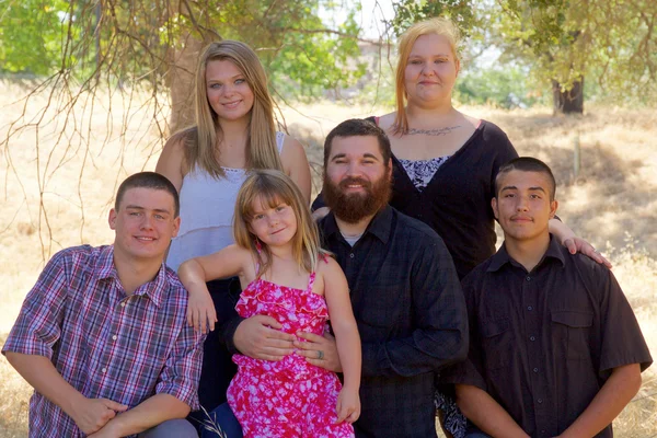 Familia de hermanos — Foto de Stock