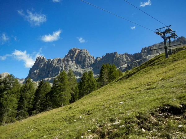 Een Gesloten Skilift Dolomieten Midden Zomer — Stockfoto
