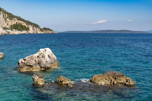 Een Prachtig Uitzicht Rotskusten Die Recht Adriatische Zee Uitmonden — Stockfoto