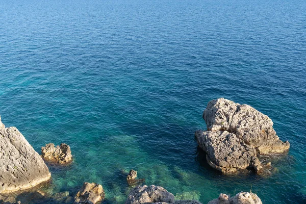 Прекрасный Вид Скалистые Берега Впадающие Прямо Адриатическое Море — стоковое фото