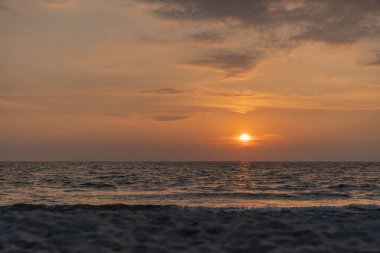 Baltık Denizi 'nde harika bir erken gün batımı