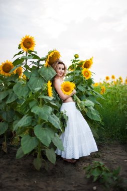 Ayçiçeği kadınla