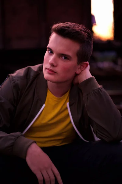 İleriye bakan iyi bir çocuk. 