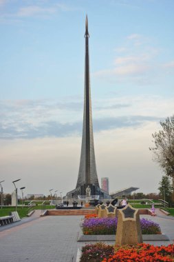  Moskova, Rusya - 9 Ekim 2020: Uzay Fatihleri Anıtı                              