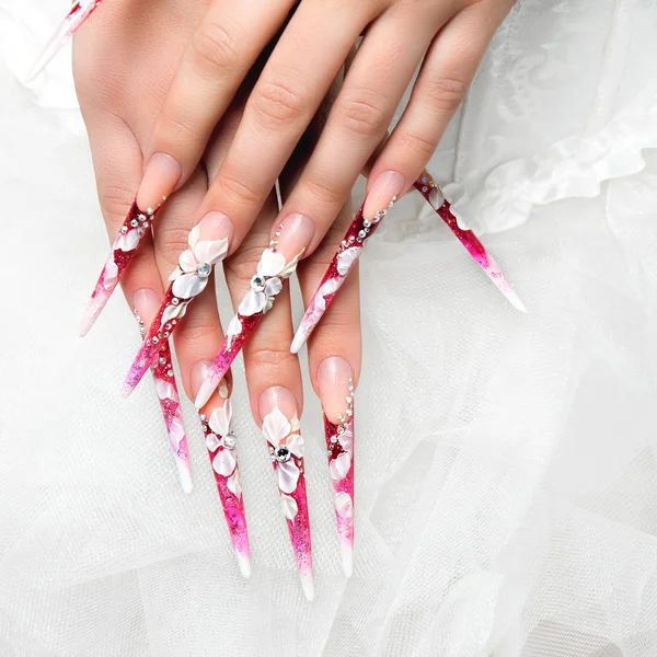 Design de casamento em unhas noiva . — Fotografia de Stock