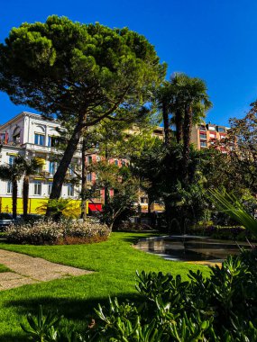 Montreux Sarayı 'nın güzel manzarası, Cenevre Gölü kıyısında inşa edilen küçük Montreux tatil beldesinin en güzel oteli.