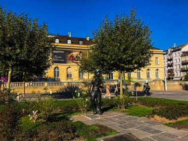 Montreux Sarayı 'nın güzel manzarası, Cenevre Gölü kıyısında inşa edilen küçük Montreux tatil beldesinin en güzel oteli.