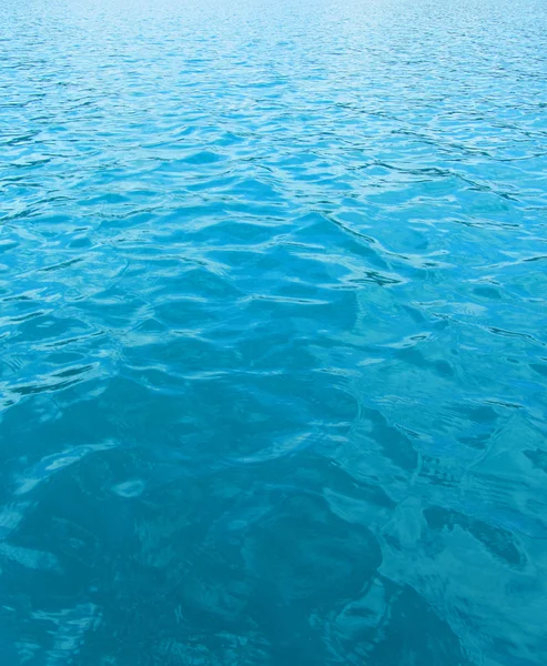 Permukaan laut biru dengan gelombang — Stok Foto