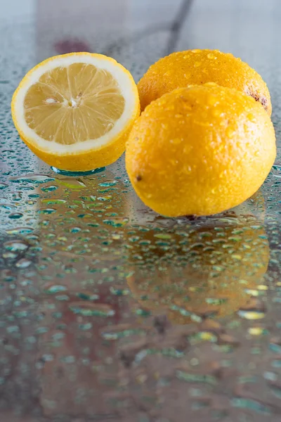 Three wet lemons — Stock Photo, Image