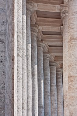 San Pietro Roma Sütunlu