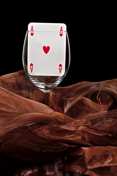 Cartão de jogar no vidro — Fotografia de Stock