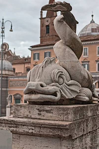 Vis standbeeld in Rome Piazza del Popolo — Stockfoto