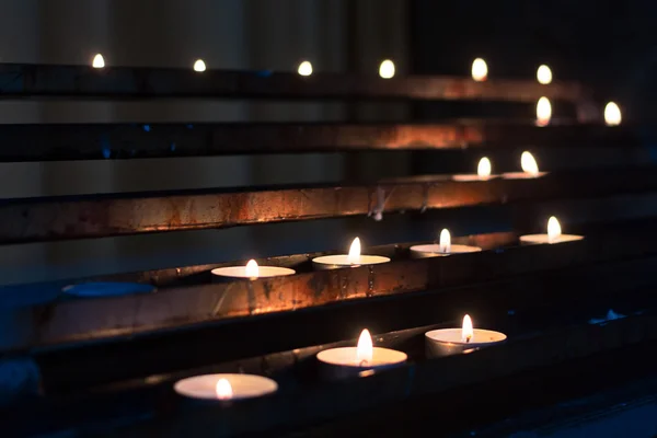 Velas em linha — Fotografia de Stock