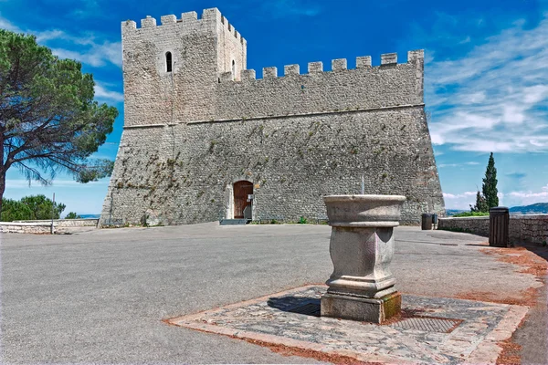 Kastil Monforte di campobasso Stok Lukisan  
