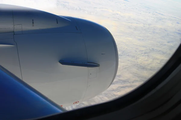 Uçak pencere görünümünden oturmak pencere kenarı üzerinde