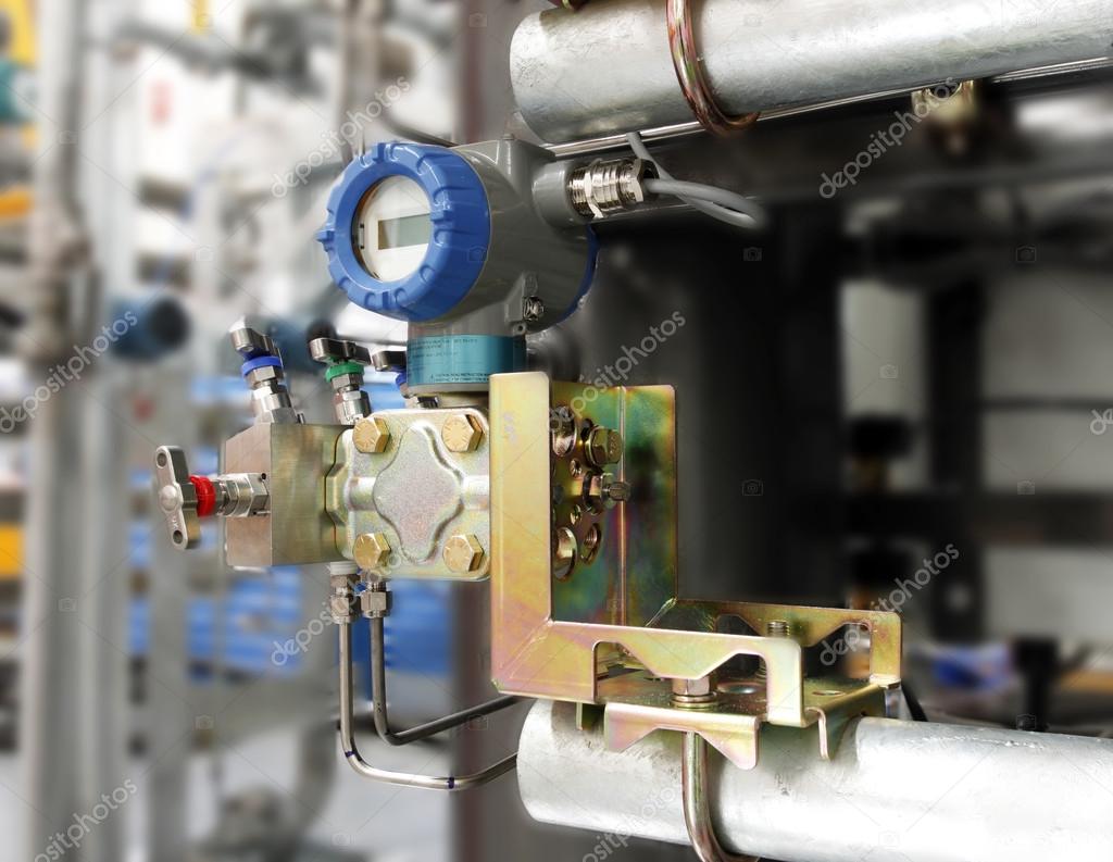 Pressure transmitter installation with 5 way manifold Pressure transmitter installation with 5 way manifold