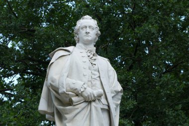 Johann Wolfgang von Goethe, Brandenburg Kapısı yakınlarındaki Berlin Tiergarten 'de Fritz Schaper tarafından dikilen anıt.