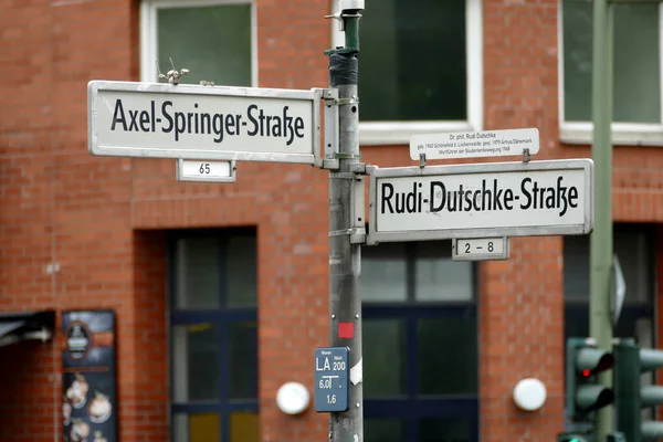 Cruzamento Simbólico Axel Springer Com Rudi Dutschke Strasse Berlim Kreuzberg — Fotografia de Stock