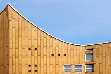 Berlin, Almanya, 24 Mayıs 2021, Herbert von Karajan Caddesi Filarmoni Cephesi