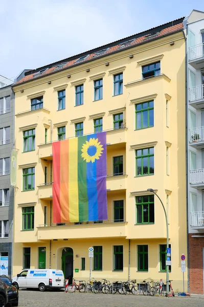 Berlin Tyskland Juli 2021 Miljöpartiets Partihögkvarter Med Regnbågsflagga — Stockfoto