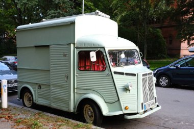 Berlin, Almanya, 13 Eylül 2021, park edilmiş tarihi van Citroen Türü H