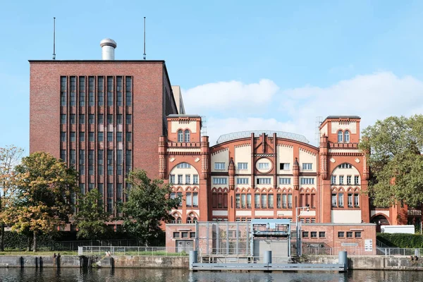 Berlin Niemcy Września 2021 Widok Przez Rzekę Szprewę Zabytkowego Budynku — Zdjęcie stockowe